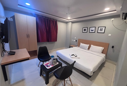 Golden Suites Hotel