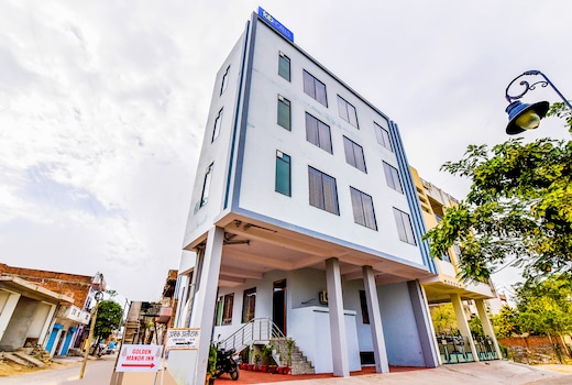 FabHotel Golden Manor Inn