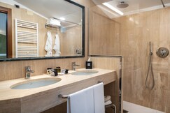 HOTEL SANTA BARBARA, Milan