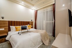 Lime Tree 1BHK Service Apartment Near Artemis/Fortis, Gurgaon