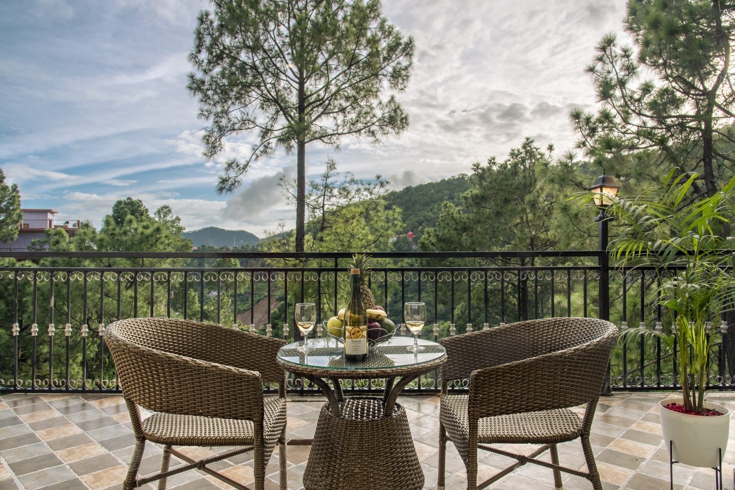 Kasauli Mist | Luxury Rooms - Tap to explore photos