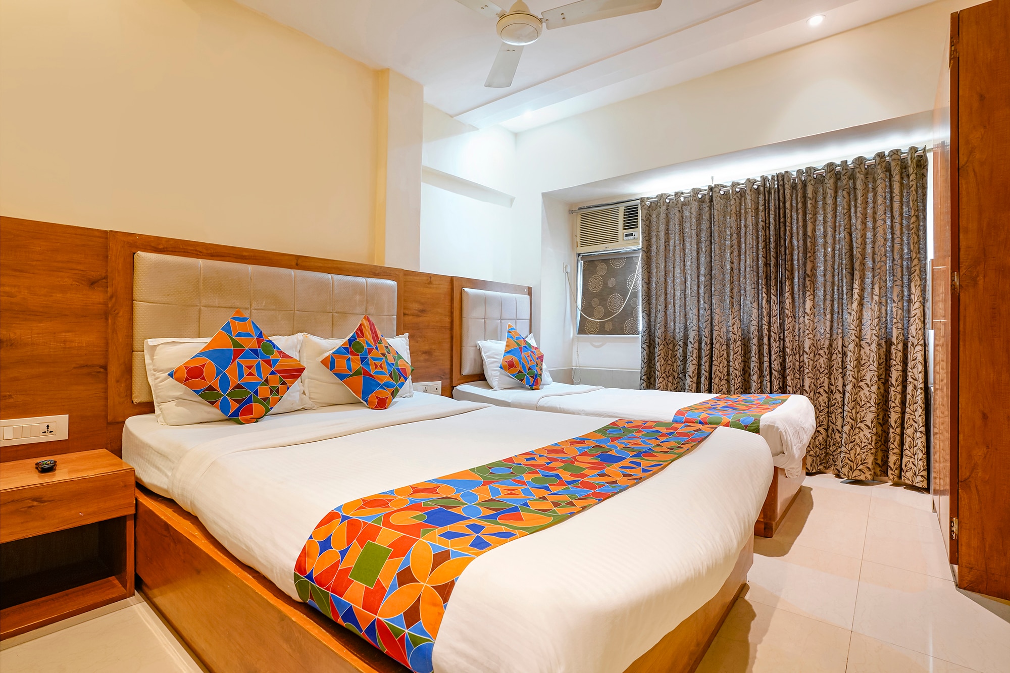 FabHotel Regal Inn - In Sahar Road - Tap to explore photos