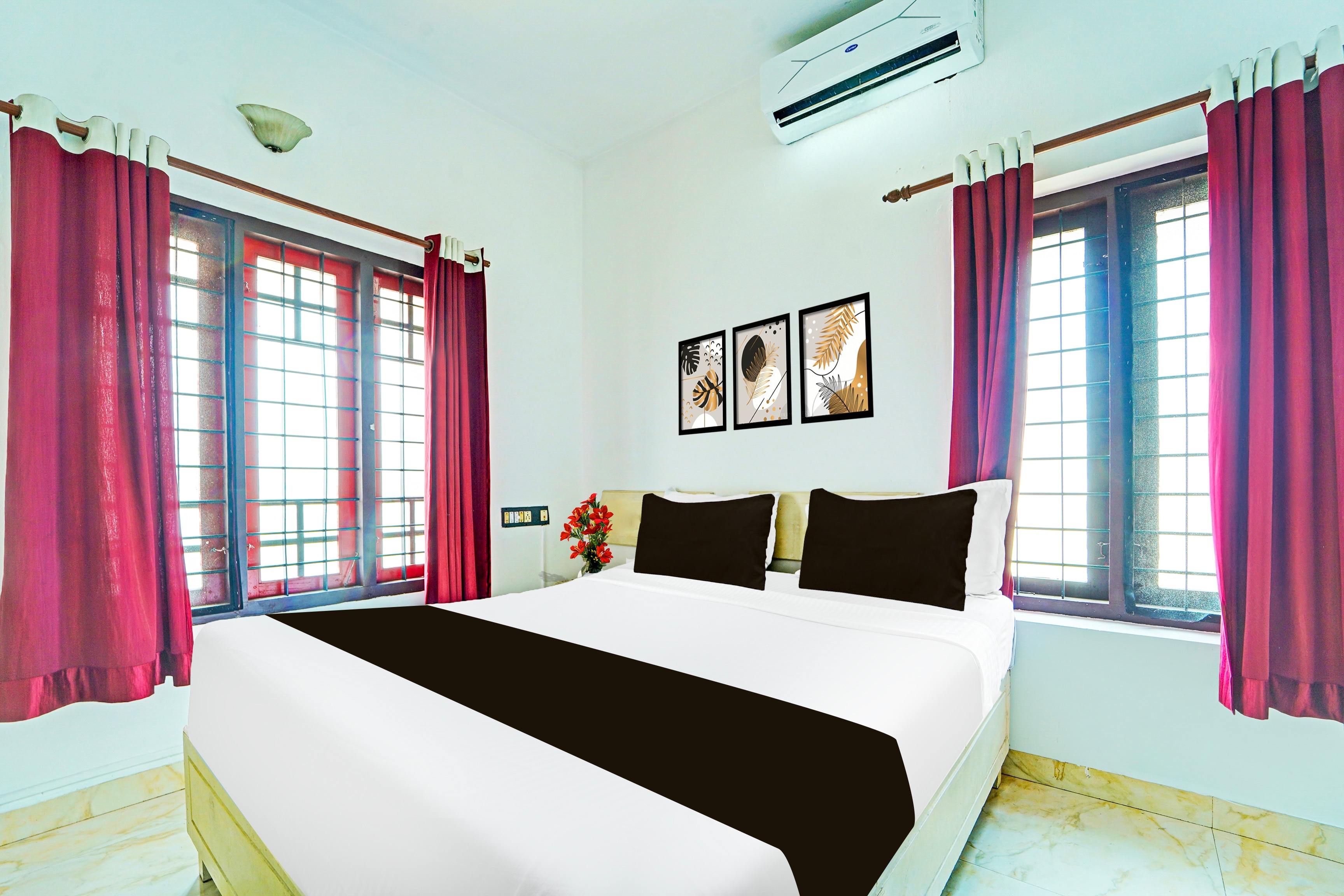 Super Hotel O SRM Road Kochi - Tap to explore photos