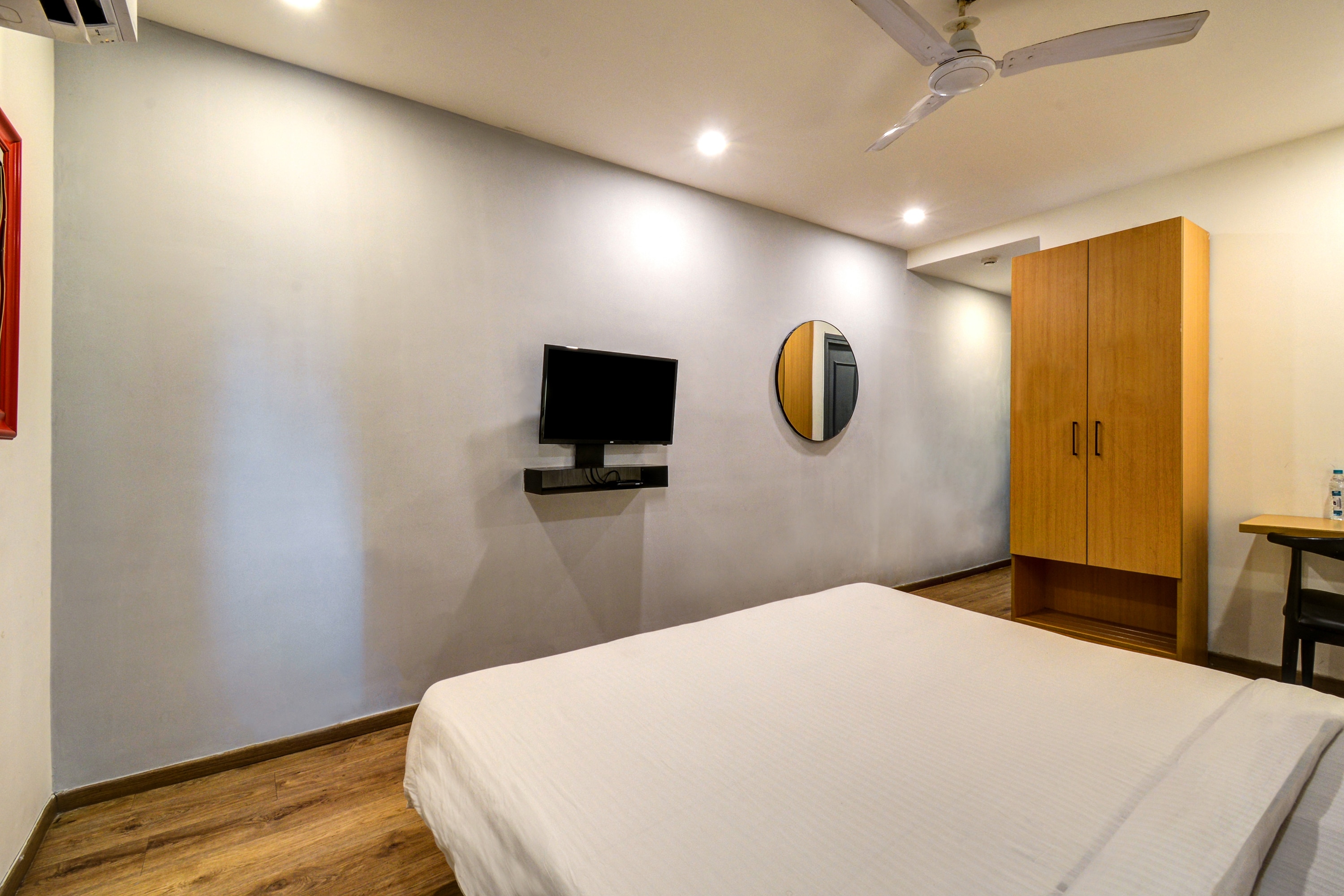 Hotel Neelkanth Inn - Tap to explore photos