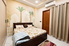 Vrinda BRAJ Stay- GF| 2BHK | Vrindavan by Homeyhuts, Vrindavan