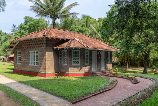 Oak  Timber Cottage by Raho, Coorg
