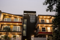Super Townhouse Galleria Market Near Golf Course Road, Gurgaon