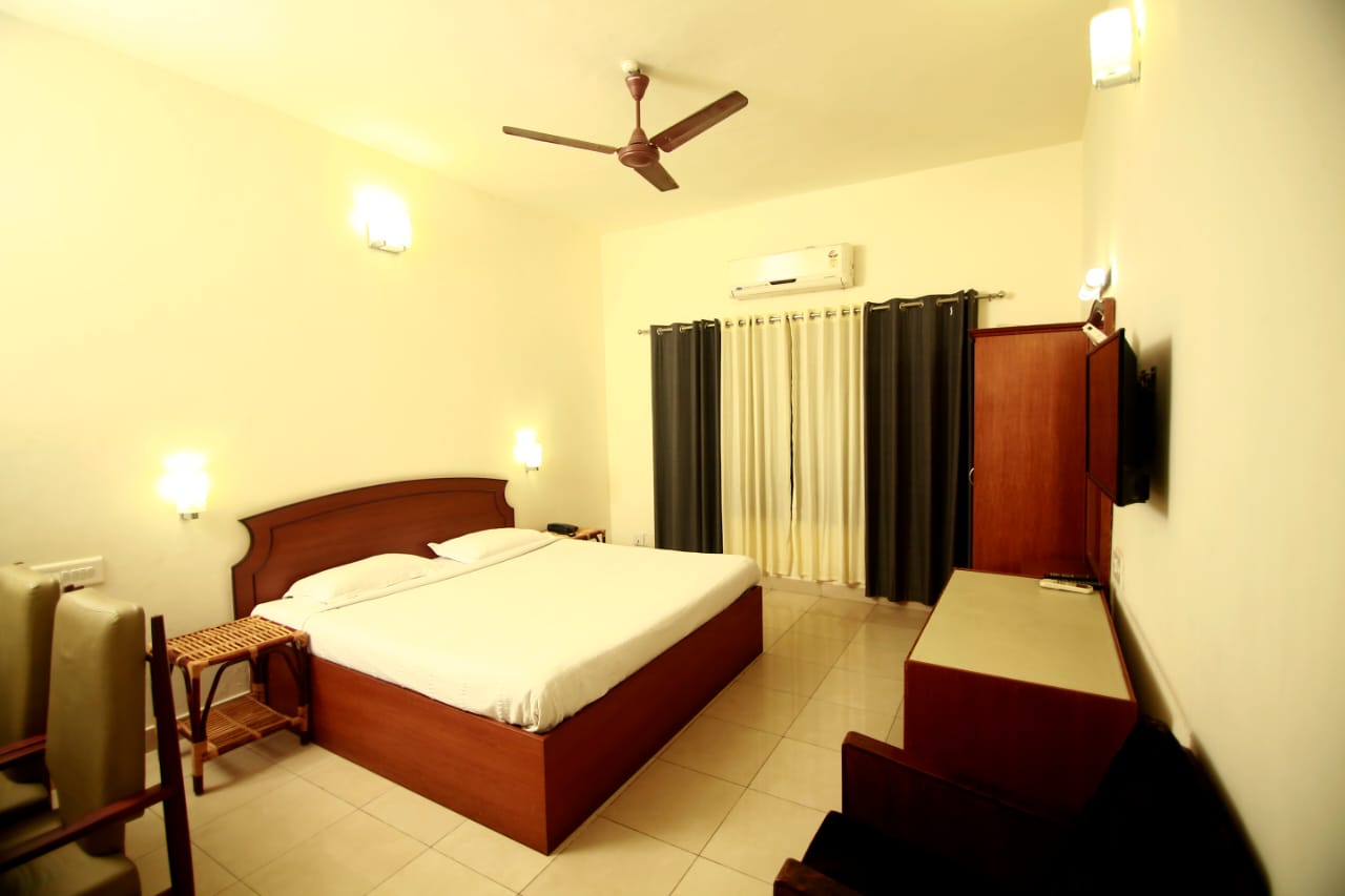 MARUTHI TOURIST HOME - Tap to explore photos