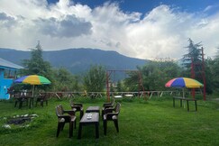 4 Cozy Wooden Cabins, Manali