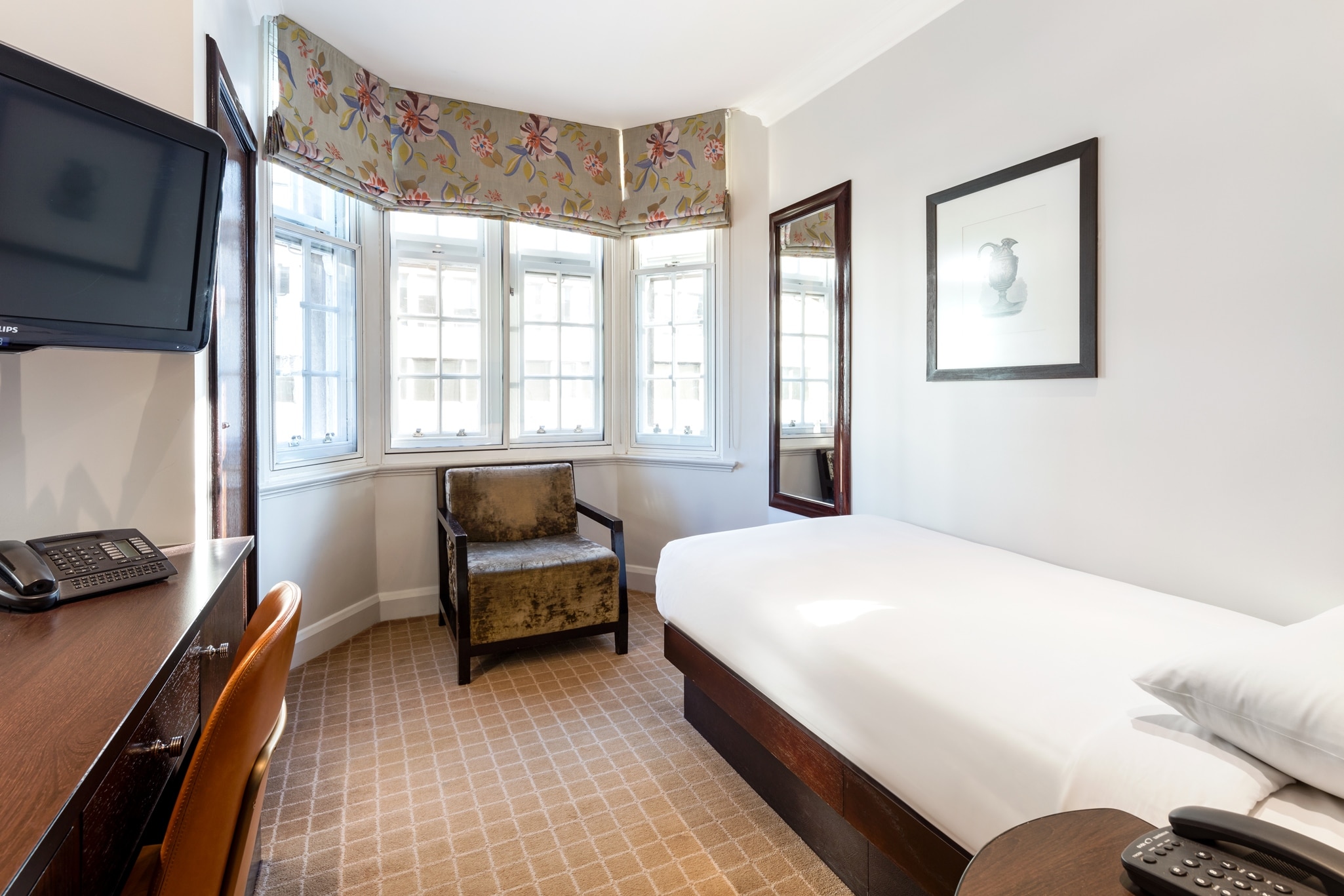 Radisson Blu Hotel, London Euston Square (formerly Grafton) - Tap to explore photos