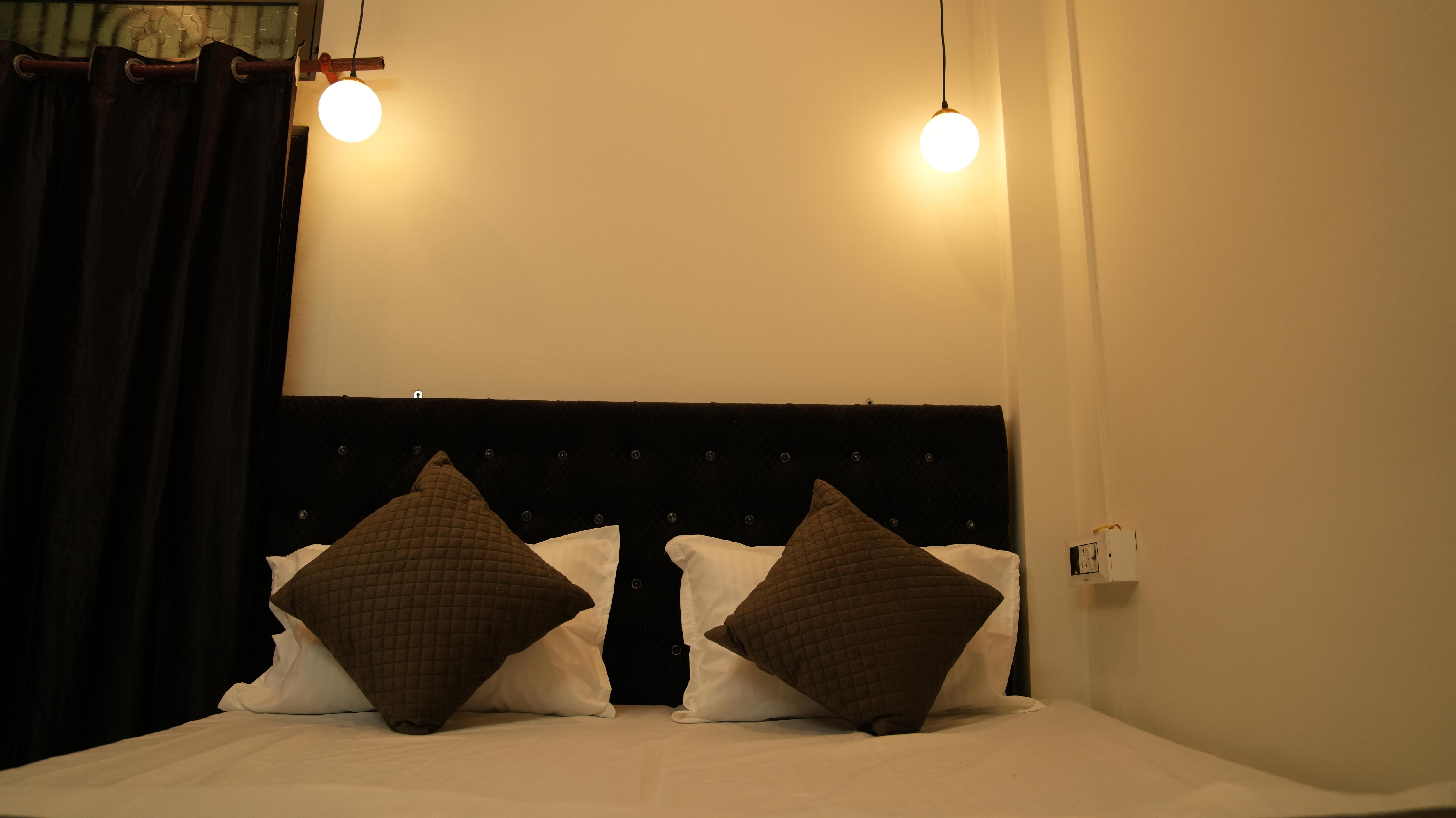 THE NAMAMI GANGE HOME STAY - Tap to explore photos
