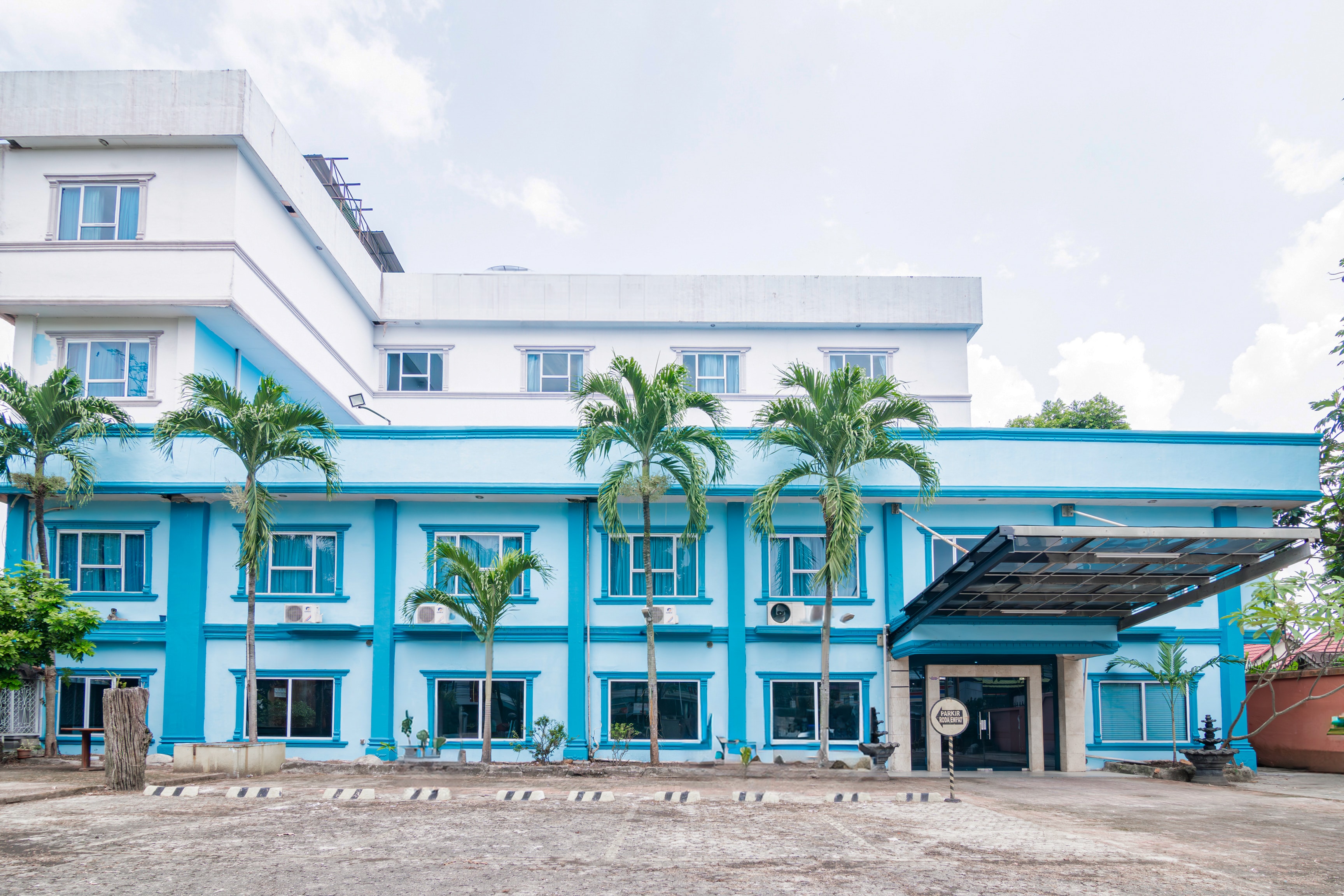 Collection O Senapelan Near Rsud Petala Bumi Formerly De Town Hotel - Tap to explore photos