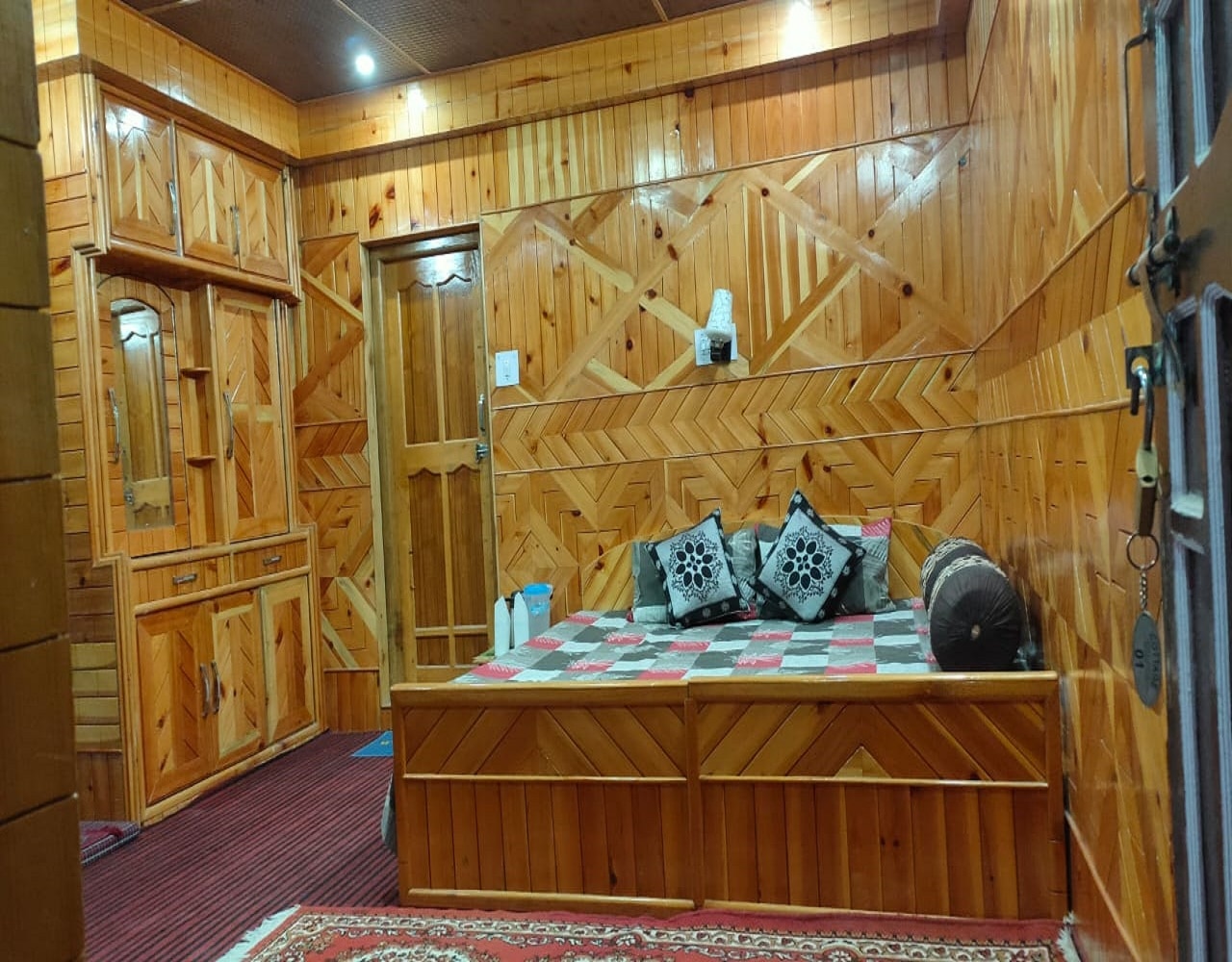 Shruti Guest House - Tap to explore photos