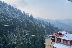 Dev Homestay | Valley-view Rooms & Kitchen, Shimla