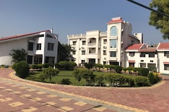 Sisodia Hotel and Resorts, Khandwa