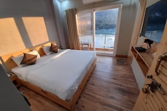 Ganga View Resort | Rooms & Cafe, Rishikesh