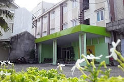 Townhouse Oak near Stasiun Purwosari formerly Graha Gentan Solo, Surakarta