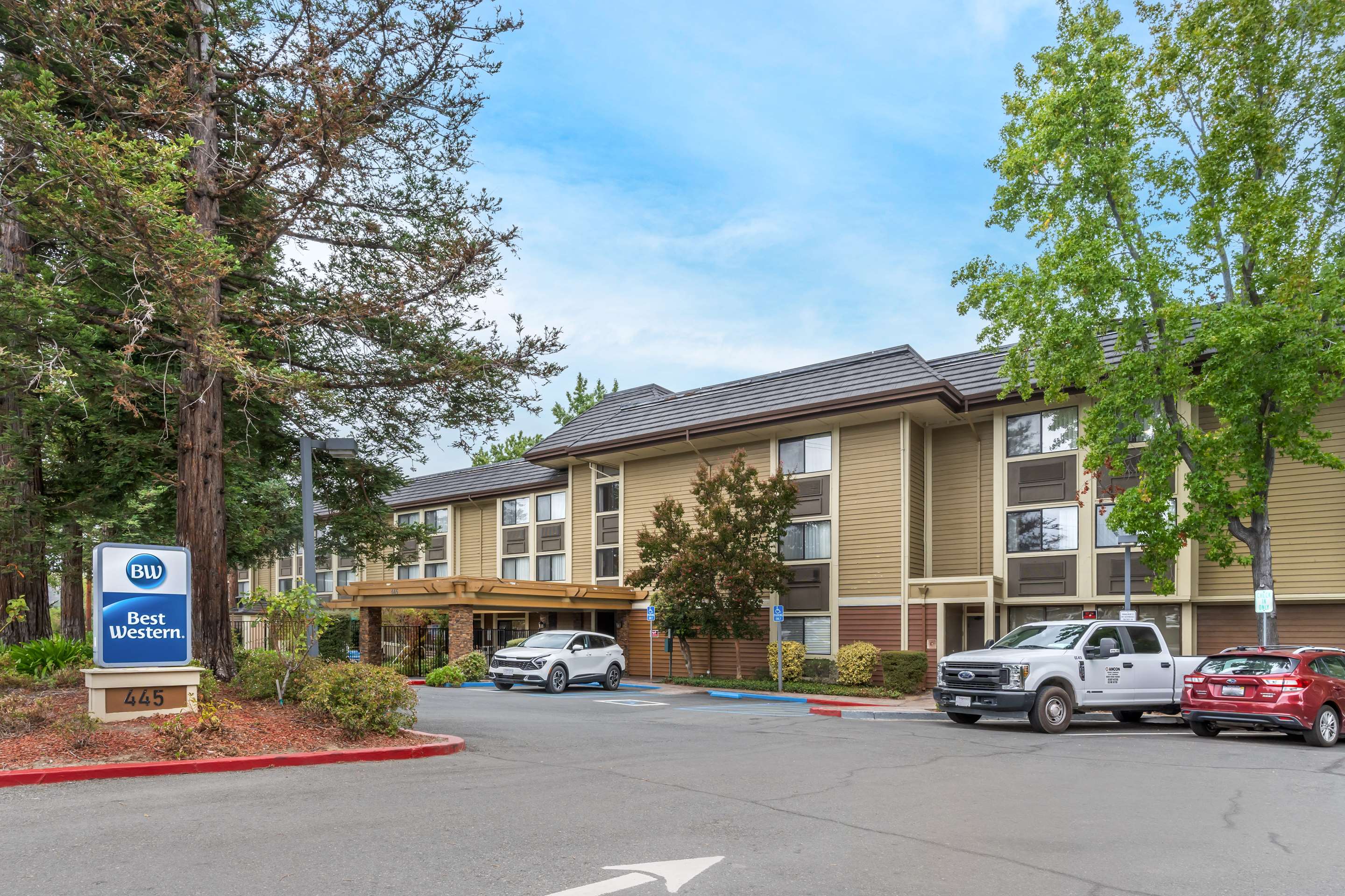BEST WESTERN JOHN MUIR - Tap to explore photos