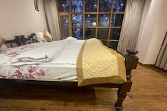 The CLUB HOUSE Apartment - A Luxurious 2 BHK Drive-in apartment near Mall Road, Shimla