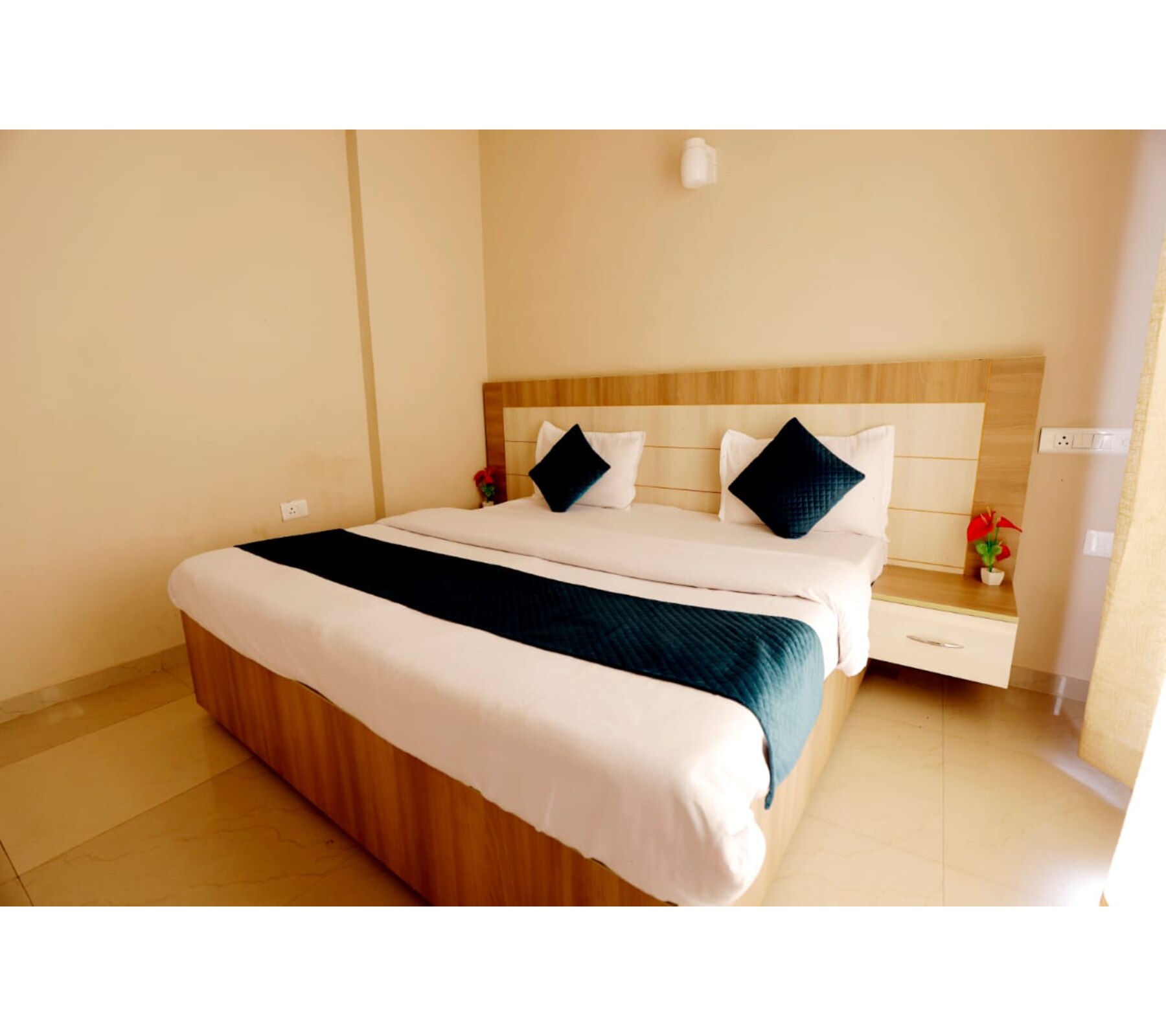 Tabtrips Shakti Inn - Tap to explore photos