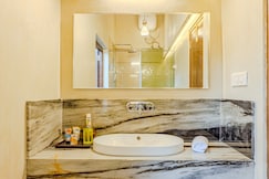 Vintage Art Deco Villa in Sangolda North Goa, Goa