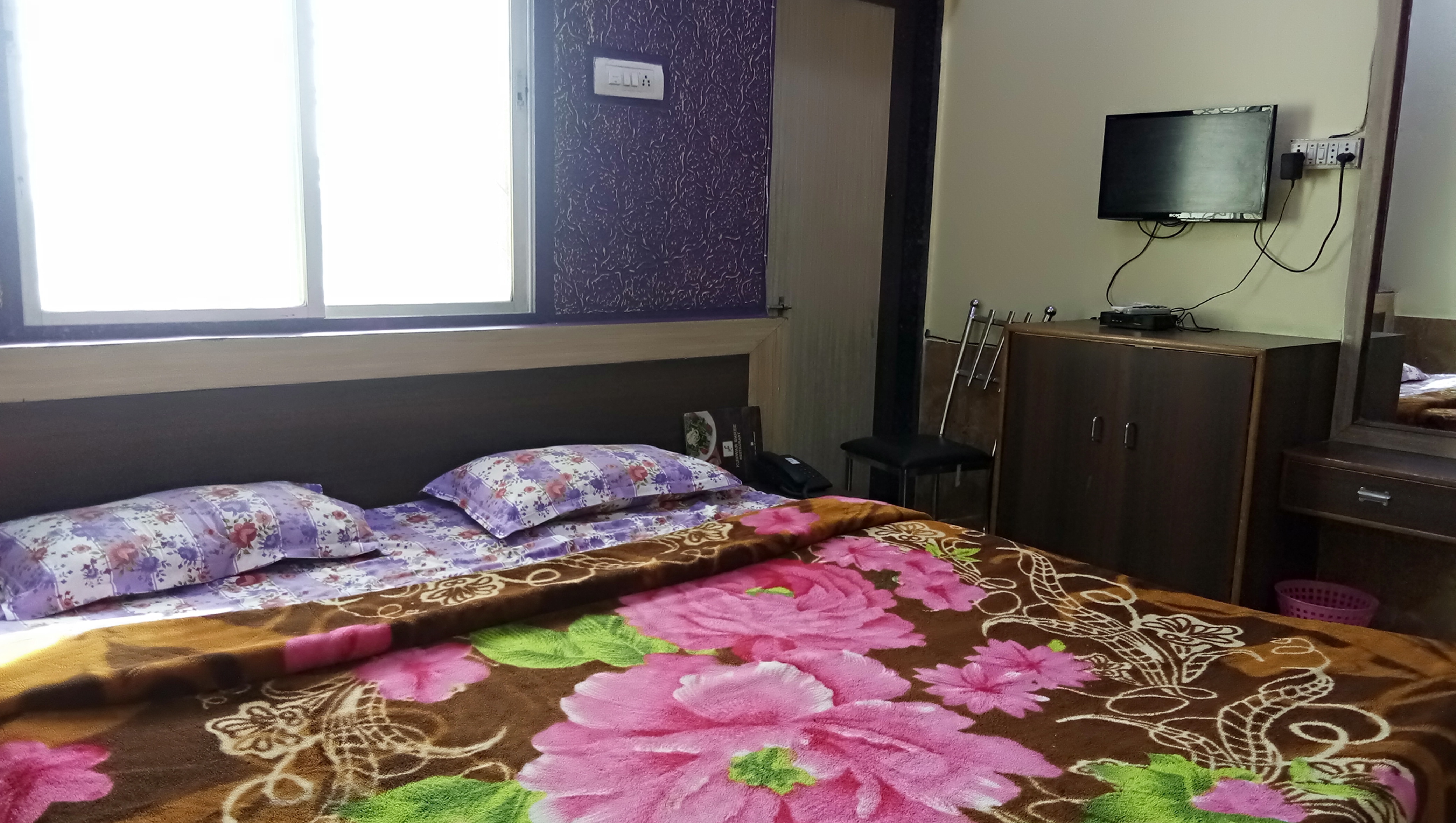 Hotel Kunwar Shree - Tap to explore photos