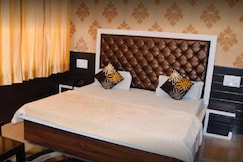 HOTEL TRUMP PLAZA, Malout