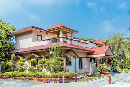 Luxury 4bhk Farm Dreamscape