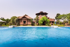 Baweja Farm- 4BHK Luxe Boutique Farmstay with Pool, Bhiwadi
