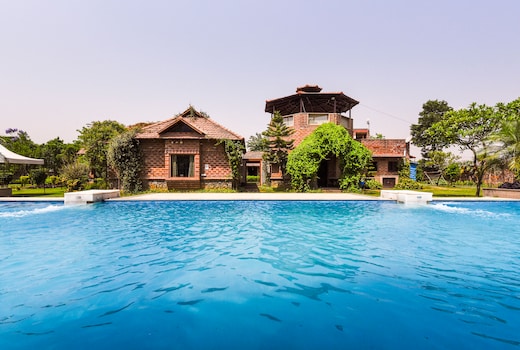 Baweja Farm- 4BHK Luxe Boutique Farmstay with Pool