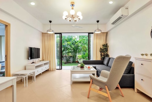 Stylish 1BHK Apt with Pool nr Candolim Beach | Hireavilla