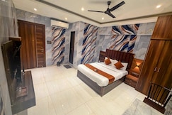 GOLDEN PALACE LODGING AND BOARDING, Thane