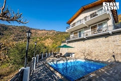 StayVista at Sunset Springs w/ Heated Swimming Pool, Pangot