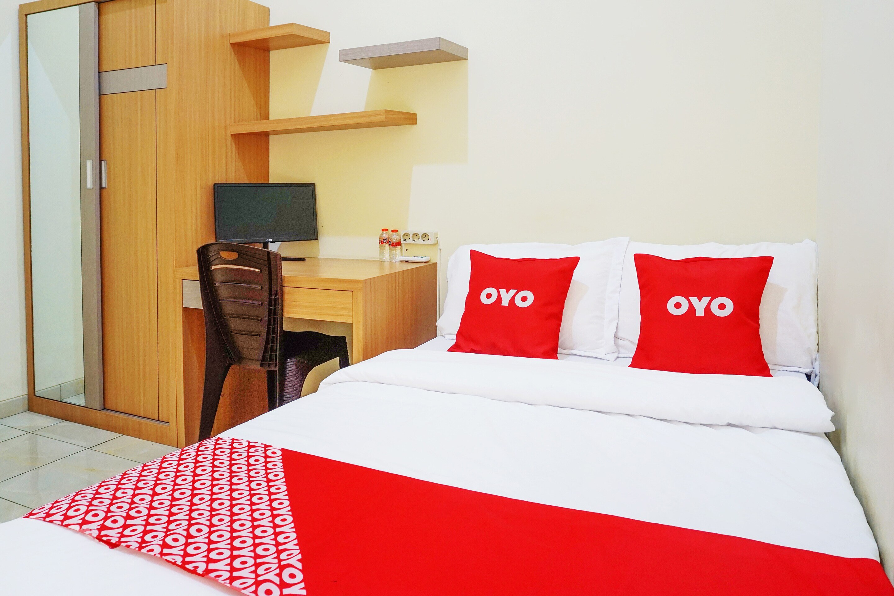 Super OYO Flagship 90723 Berlima Guest House Syariah - Tap to explore photos