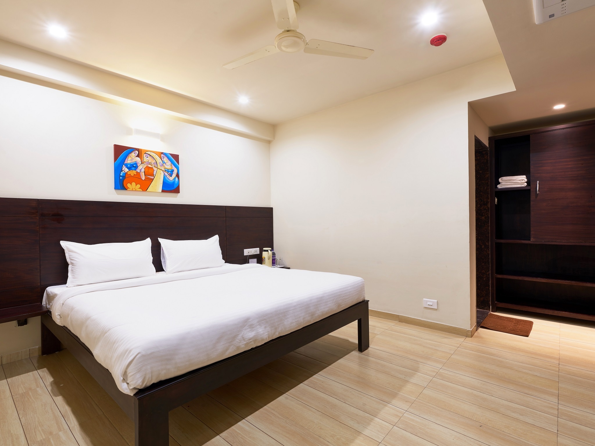Deluxe Room AC 1