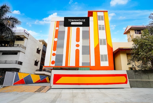 Townhouse Oak Sector 18 Metro Station Formerly Raasha Inn