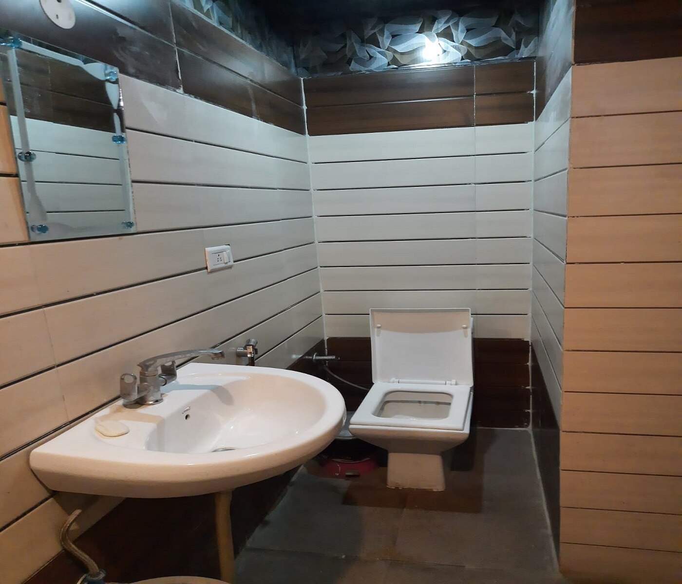 Hotel Second Paradise Zirakpur - Tap to explore photos