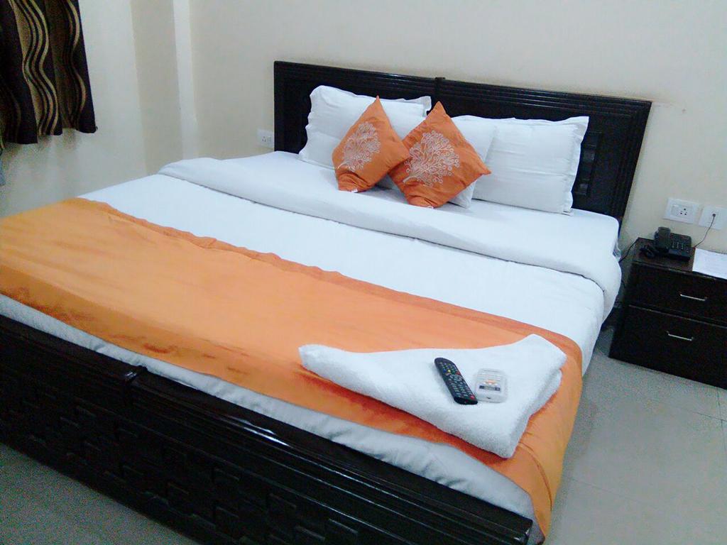 Hotel Rampal Plaza near Apollo Hospital - Tap to explore photos