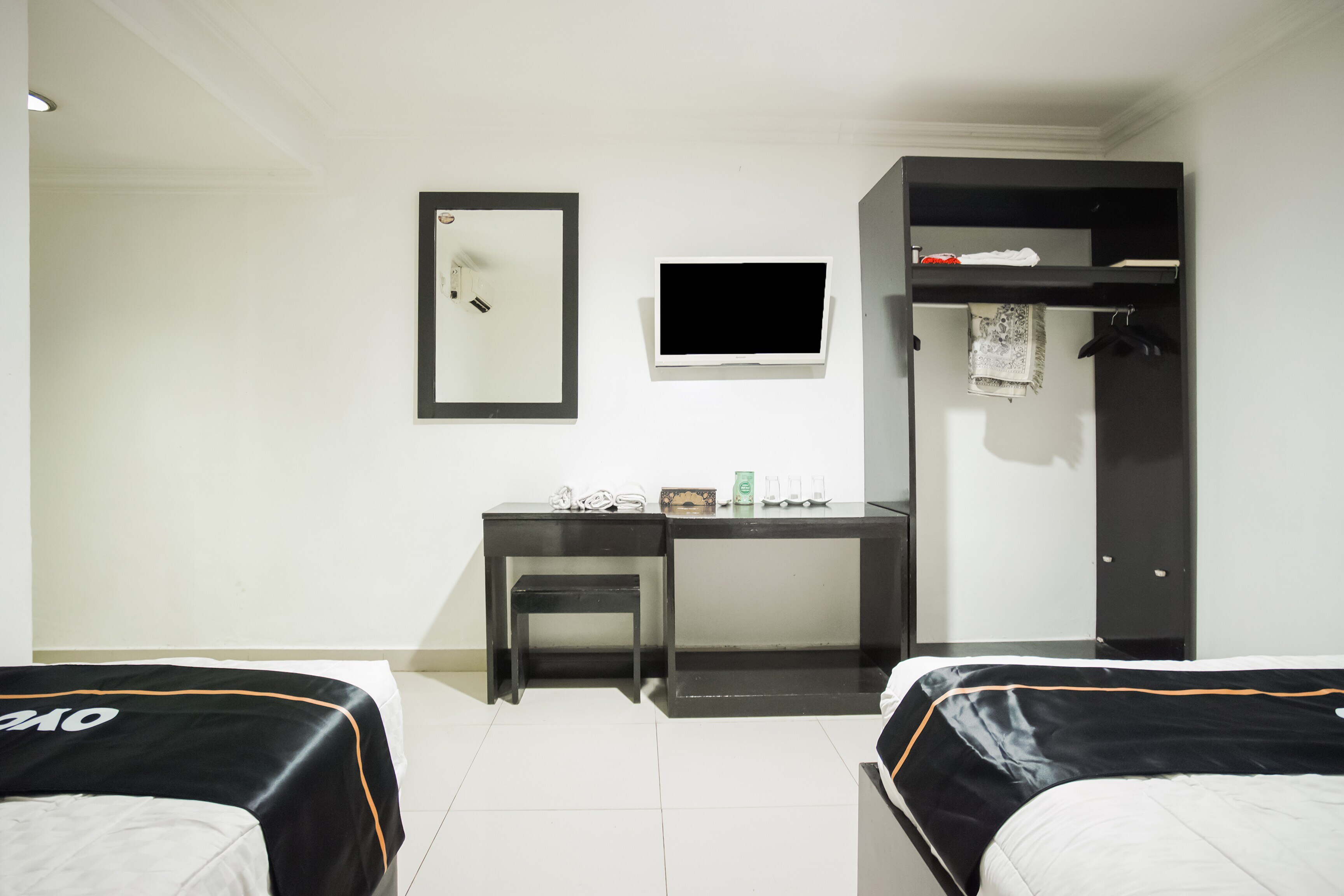 Townhouse Oak Ilir Timur I Near Ptc Mall - Tap to explore photos