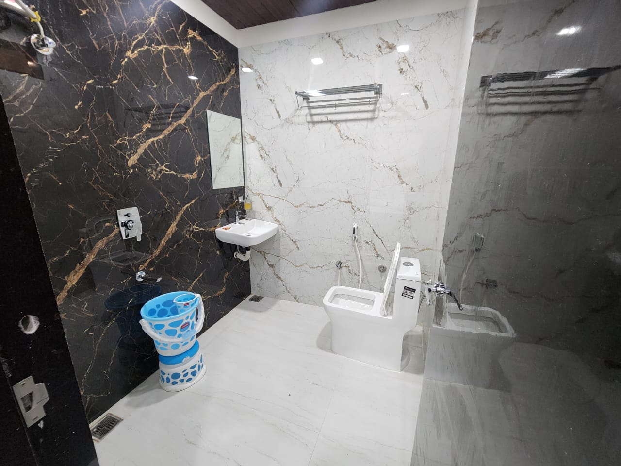 Hotel Shree Girdhar Vilas - Tap to explore photos