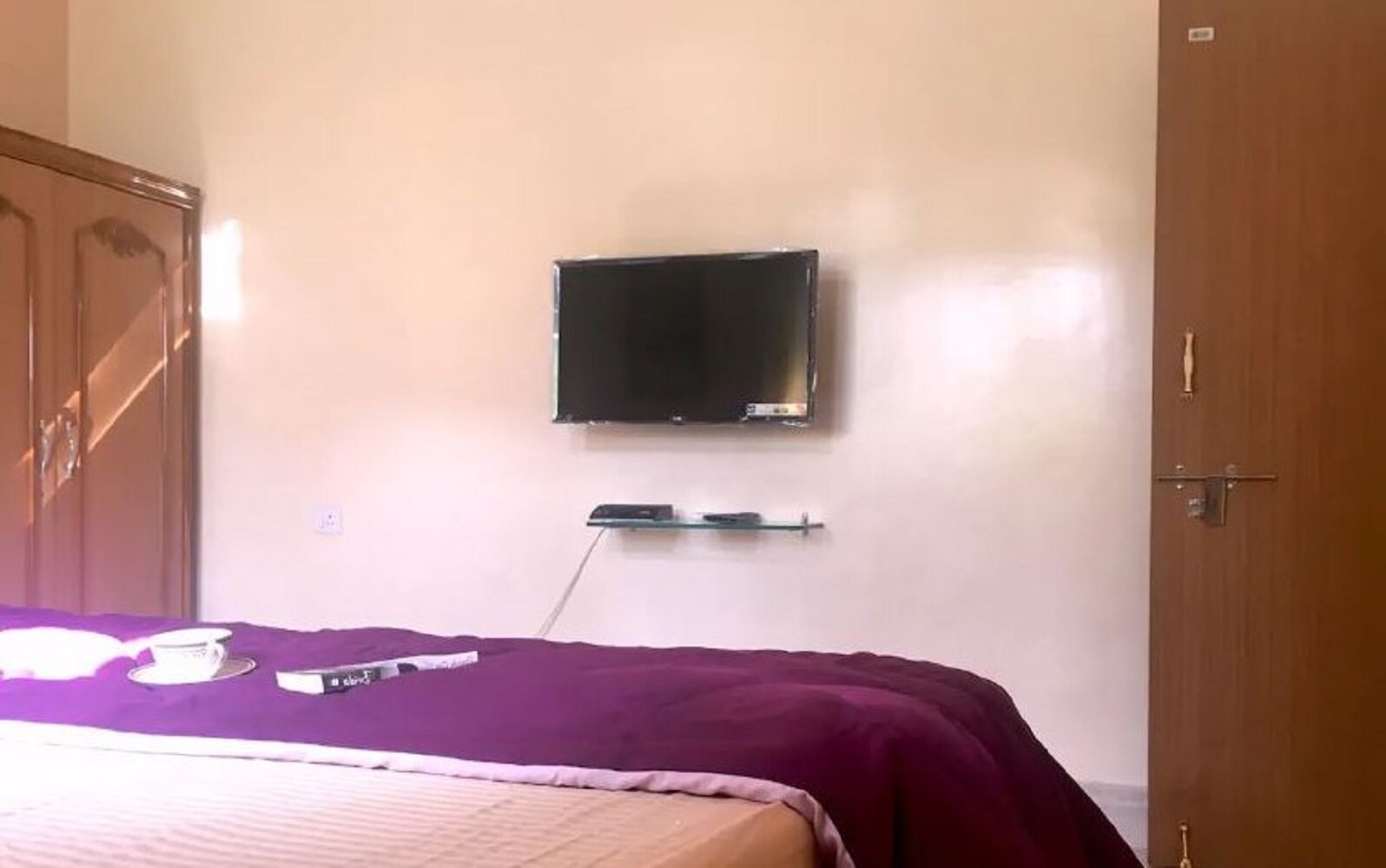 Tanaz Homestay - Tap to explore photos