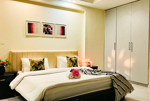 BluO 1BHK-DLF CyberCity|MG Road