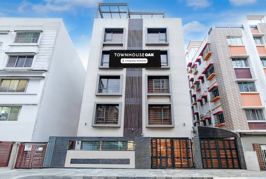 Super Townhouse Oak DLF Newtown Bus Terminal