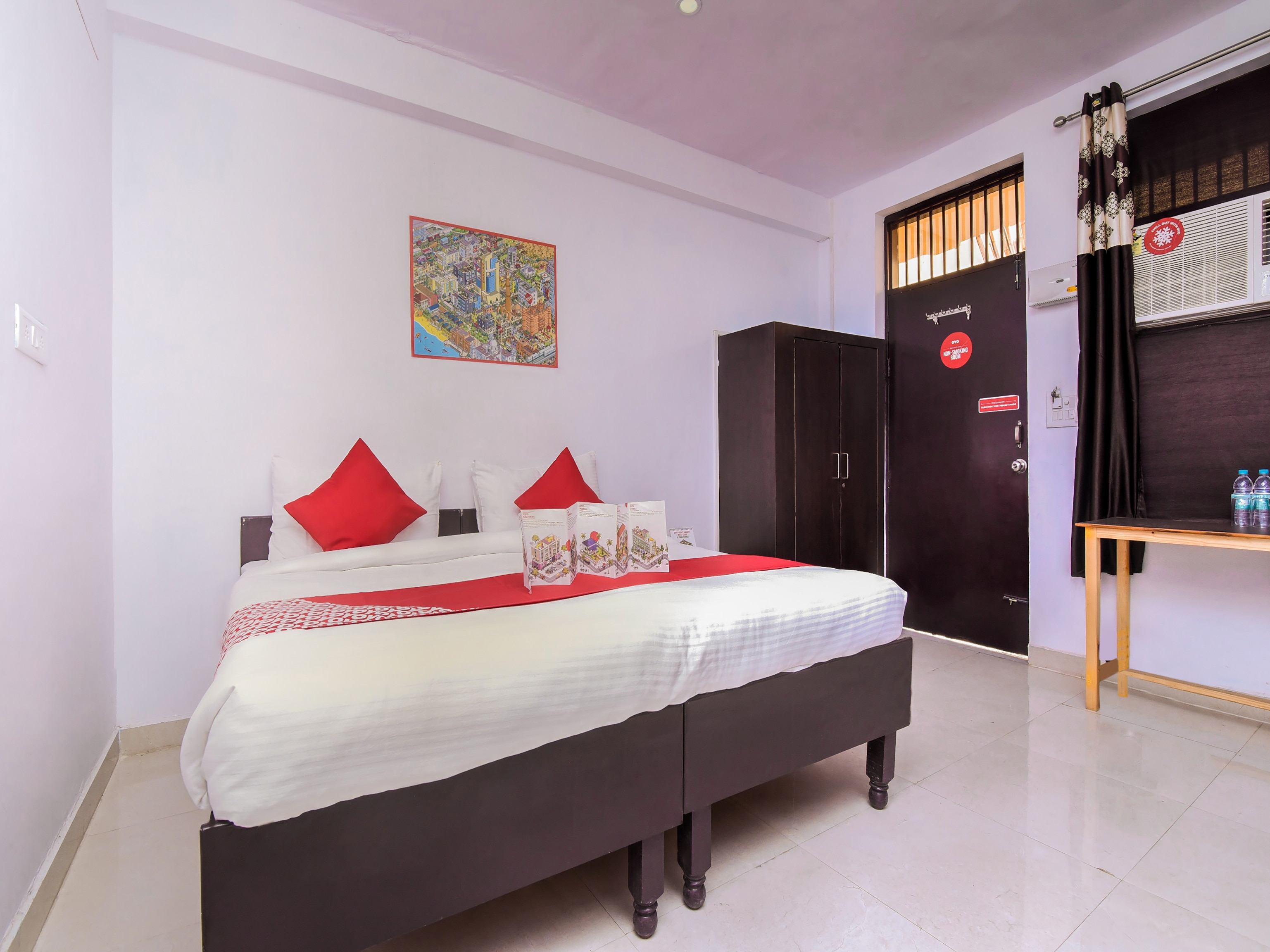 Hotel O ASHISH RESIDENCY Subway Restaurant Sec 56 - Tap to explore photos
