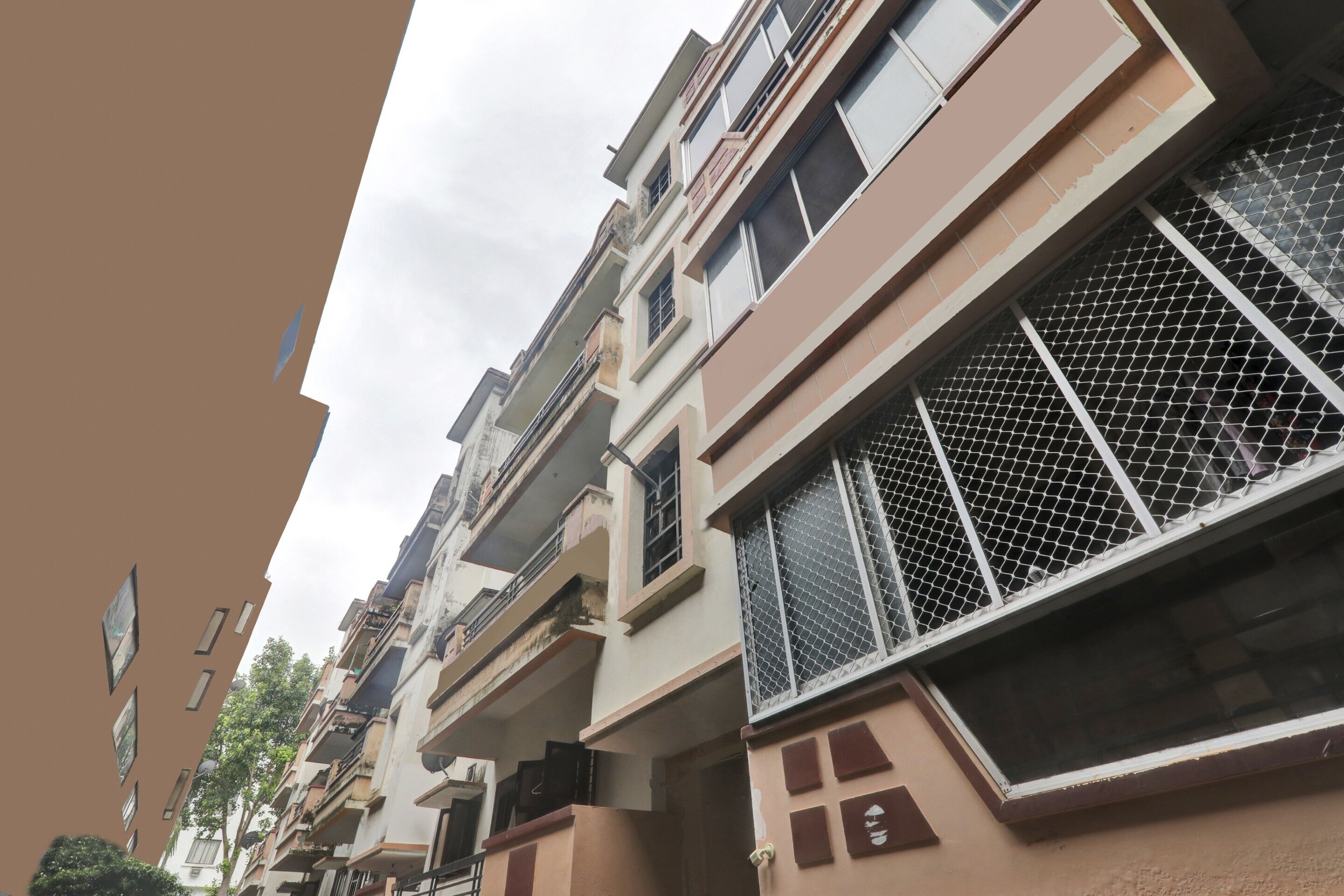 Super Hotel O Sada Shiv Guest House - Tap to explore photos