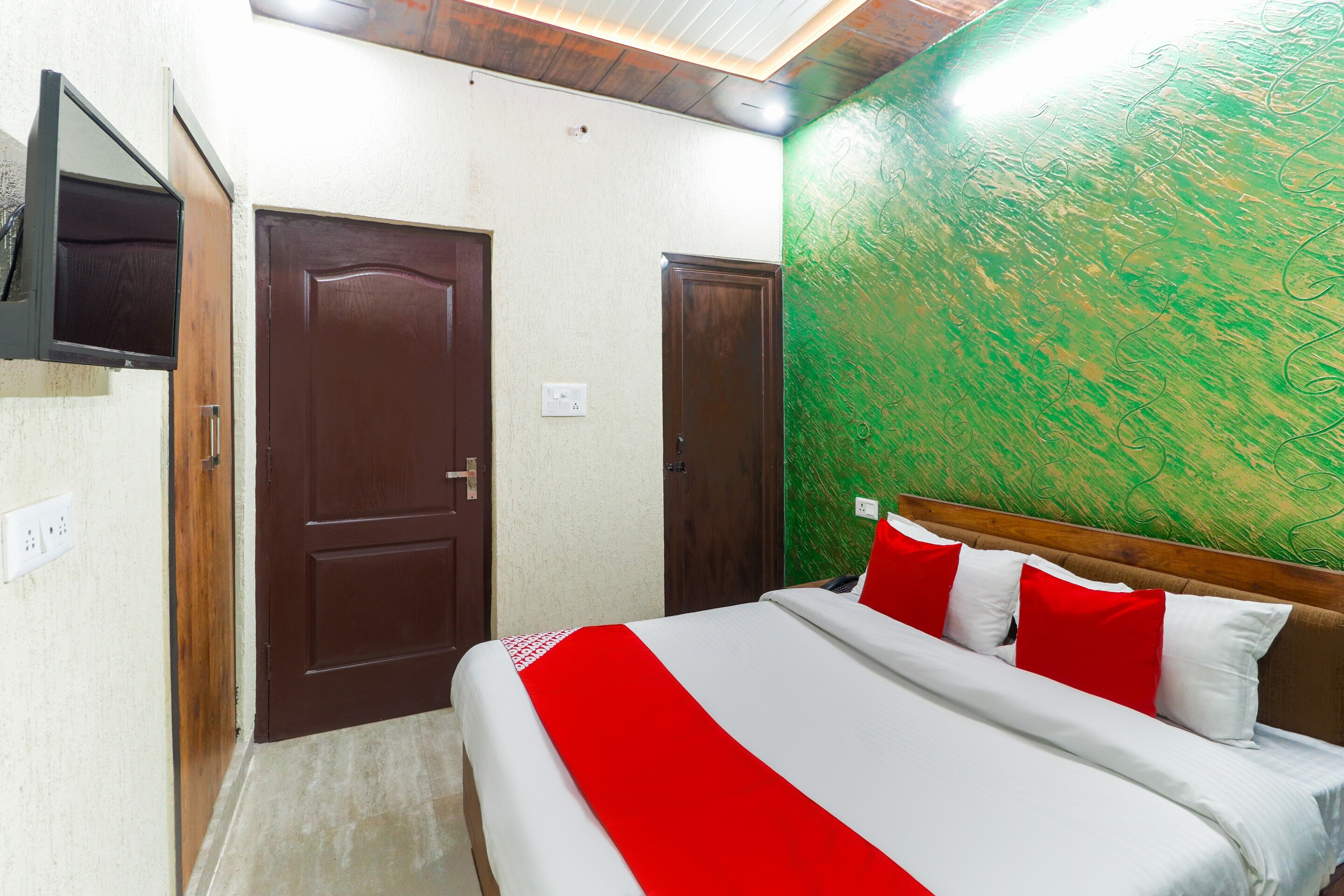 Hotel O Dev Raj - Tap to explore photos