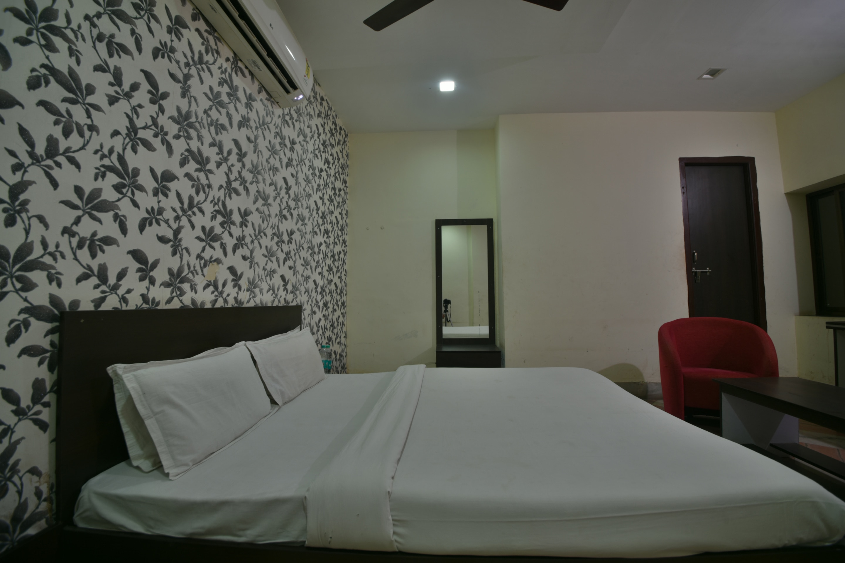 TAK GUEST HOUSE - Tap to explore photos