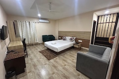 Hotel Magic Square(1 Km away from train station), Guwahati