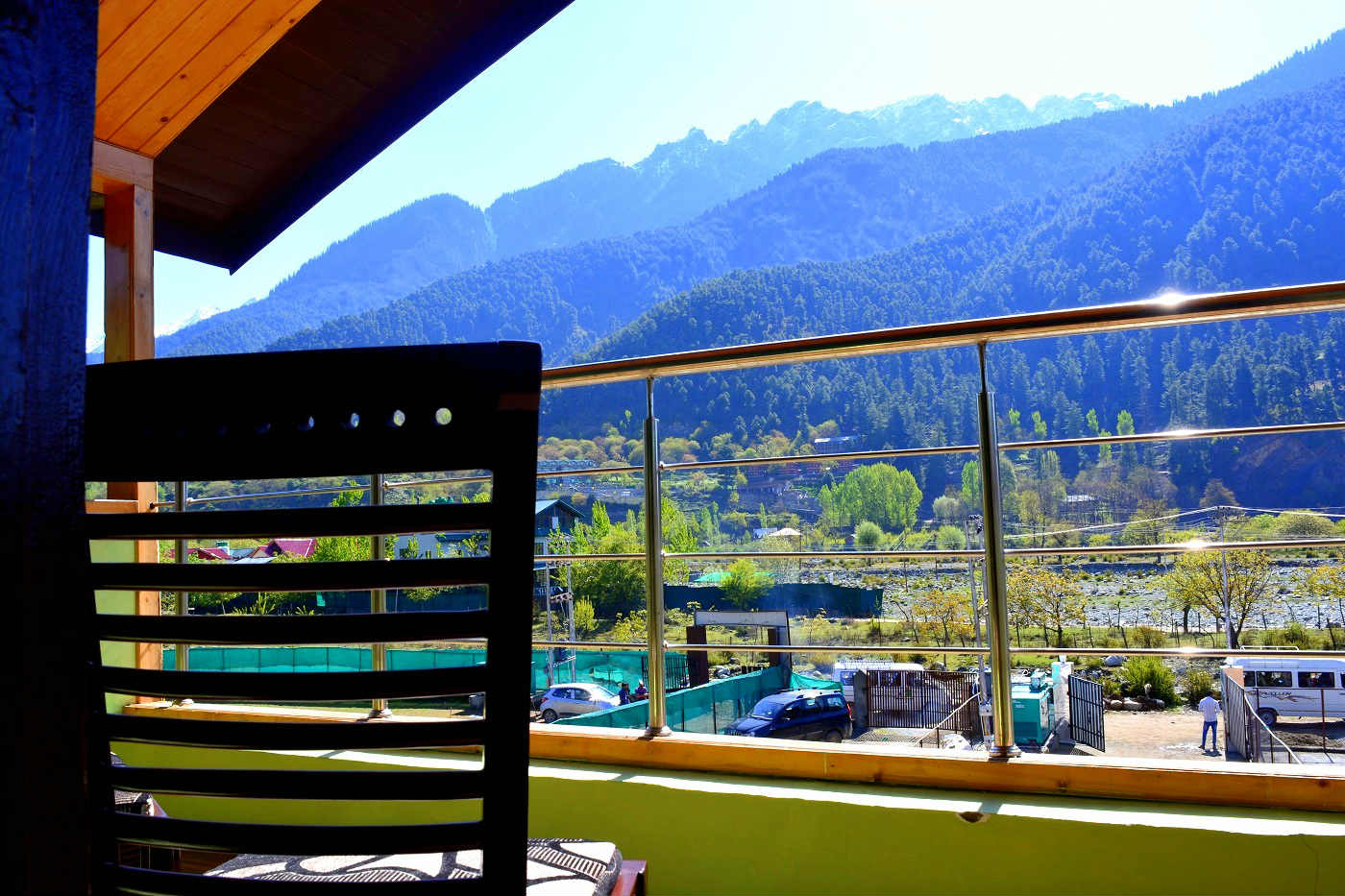Lidder Spring Resorts - Tap to explore photos