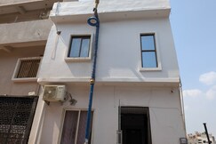 Radhe Krishna Guest House, Tanda